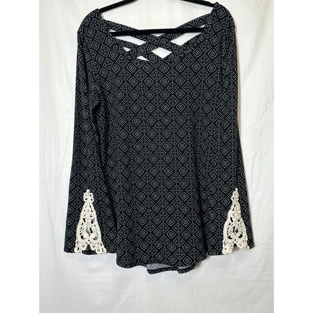 Maurices Women's Geometric Design Tunic with Lace Sleeves & Cage Back Size L